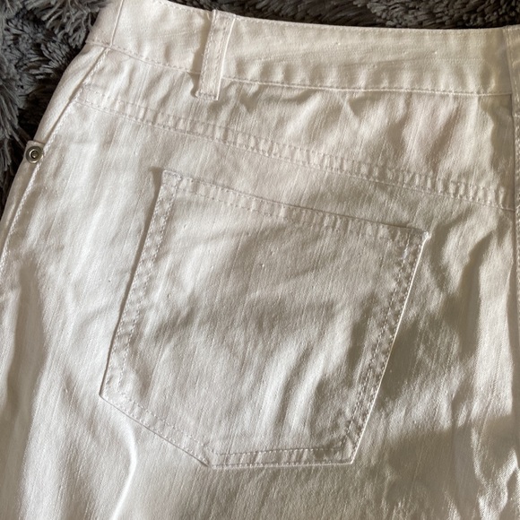 Ruby Rd. Petite White Jeans Capris with Beaded Trim on Jean’s legs. - Picture 8 of 10